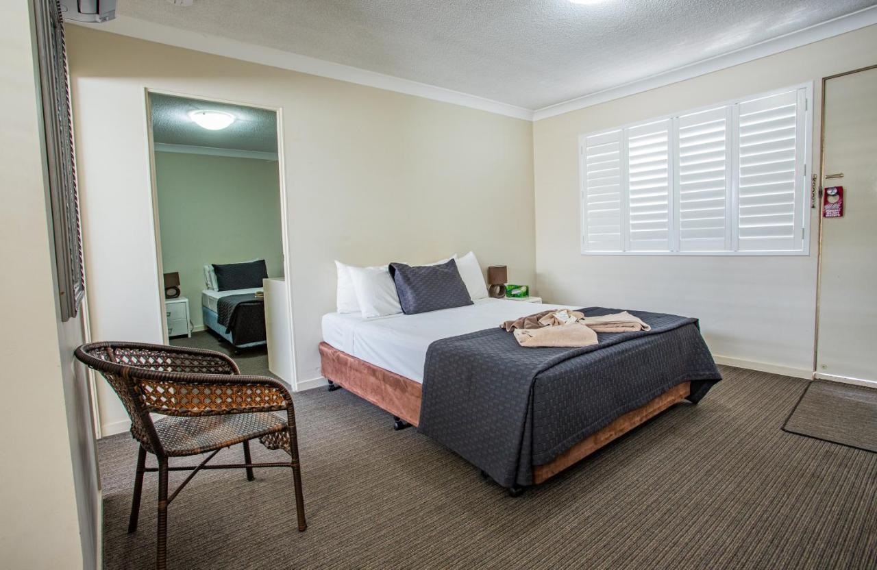 Tropicana Motel 3*